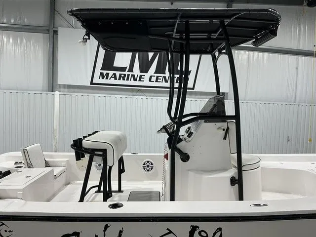 Slide: The Image of Piranha B2200 2023 - 9