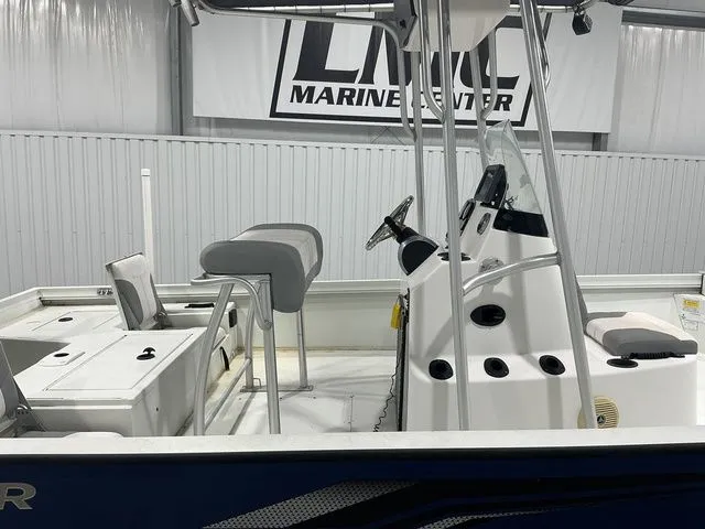 Slide: The Image of Crestliner 2200 BAY T TOP 150 HP 2018 - 11