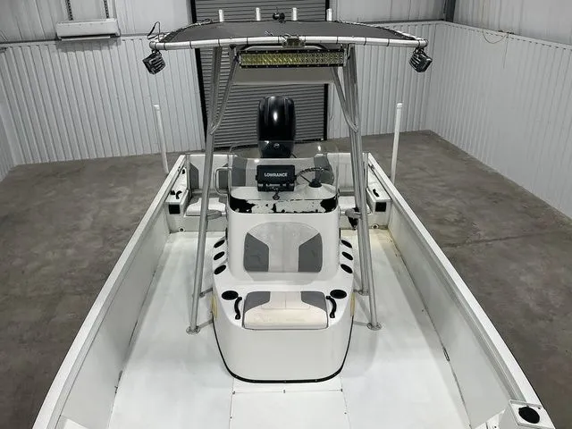 Slide: The Image of Crestliner 2200 BAY T TOP 150 HP 2018 - 14