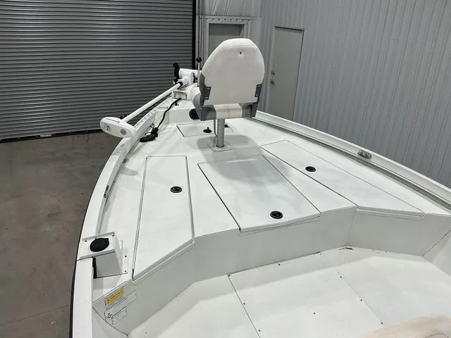 Slide: The Image of Crestliner 2200 BAY T TOP 150 HP 2018 - 15