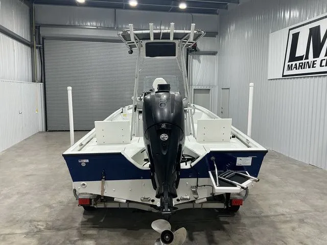 Slide: The Image of Crestliner 2200 BAY T TOP 150 HP 2018 - 3