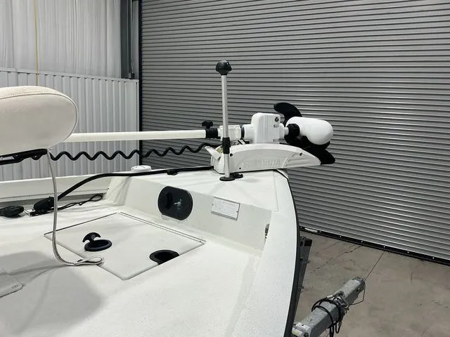 Slide: The Image of Crestliner 2200 BAY T TOP 150 HP 2018 - 8