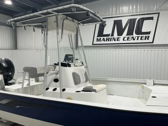 Slide: The Image of Crestliner 2200 BAY T TOP 150 HP 2018 - 9