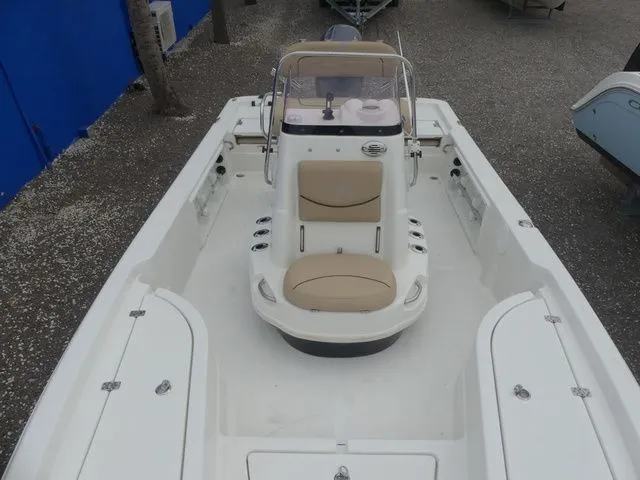 Slide: The Image of NauticStar 215 XTS 2019 - 14