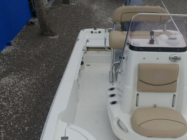 Slide: The Image of NauticStar 215 XTS 2019 - 15