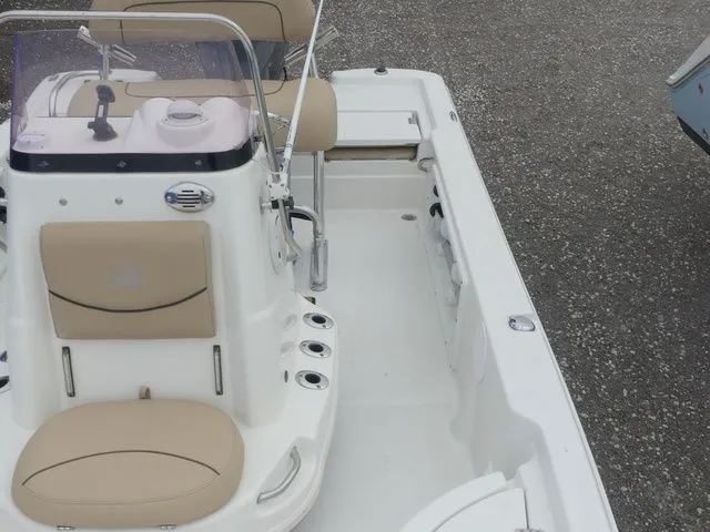 Slide: The Image of NauticStar 215 XTS 2019 - 16