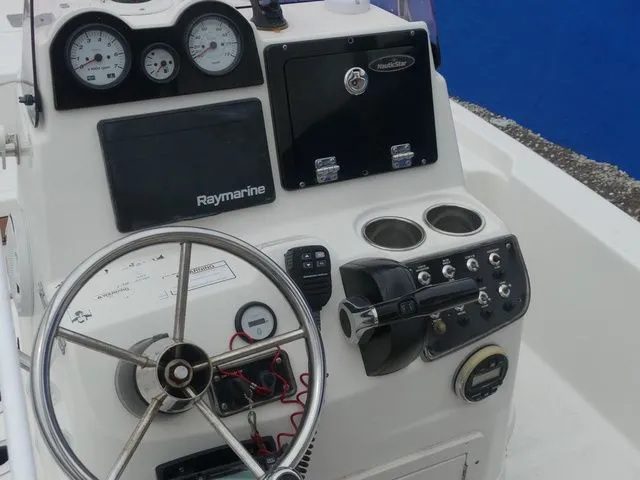 Slide: The Image of NauticStar 215 XTS 2019 - 18