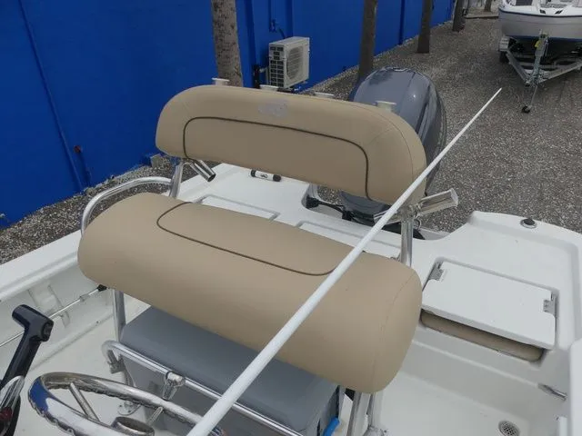 Slide: The Image of NauticStar 215 XTS 2019 - 19