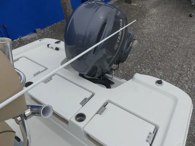 Slide: The Image of NauticStar 215 XTS 2019 - 20