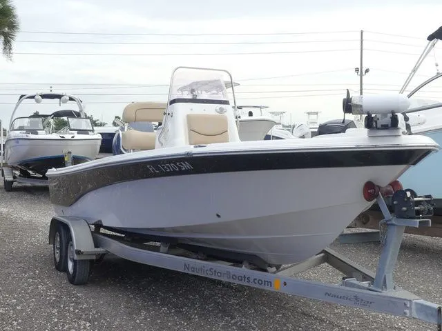 Slide: The Image of NauticStar 215 XTS 2019 - 3