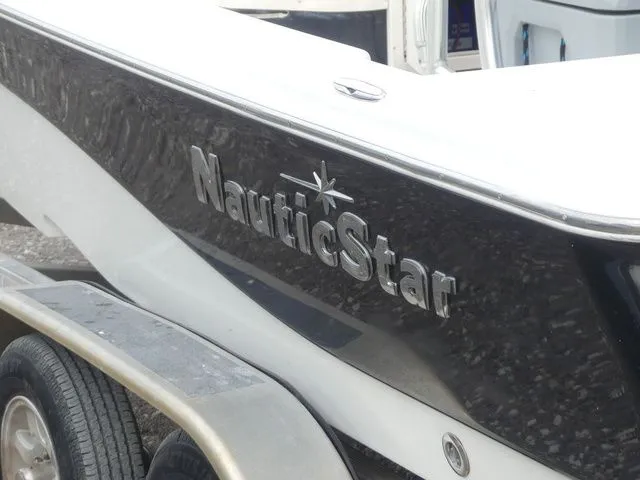 Slide: The Image of NauticStar 215 XTS 2019 - 7