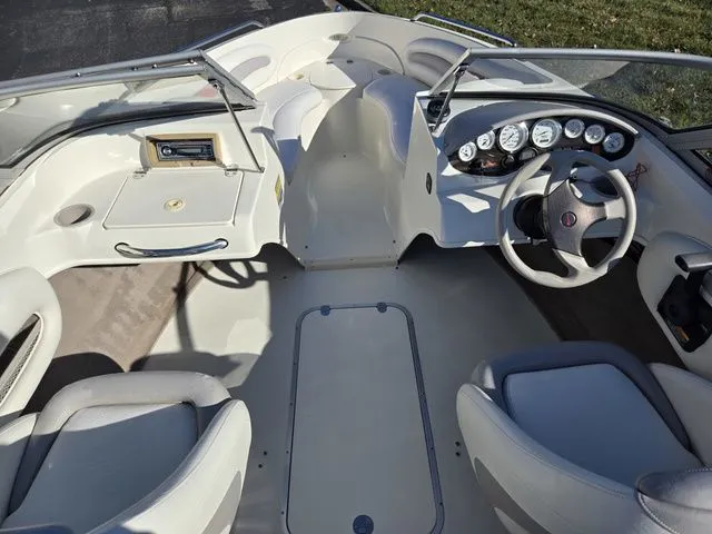 Slide: The Image of Stingray 195 LR 2005 - 12