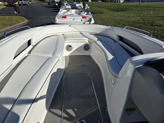 Slide: The Image of Bayliner 197 Deck Boat 2011 - 14