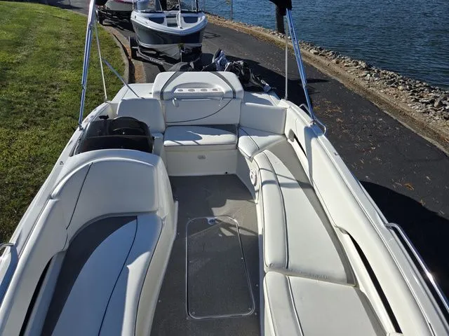 Slide: The Image of Bayliner 197 Deck Boat 2011 - 18