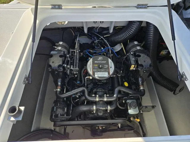 Slide: The Image of Bayliner 197 Deck Boat 2011 - 22