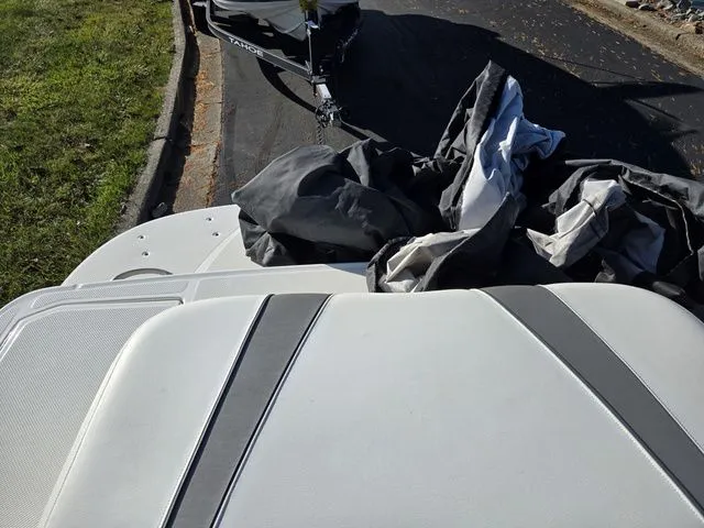 Slide: The Image of Bayliner 197 Deck Boat 2011 - 23