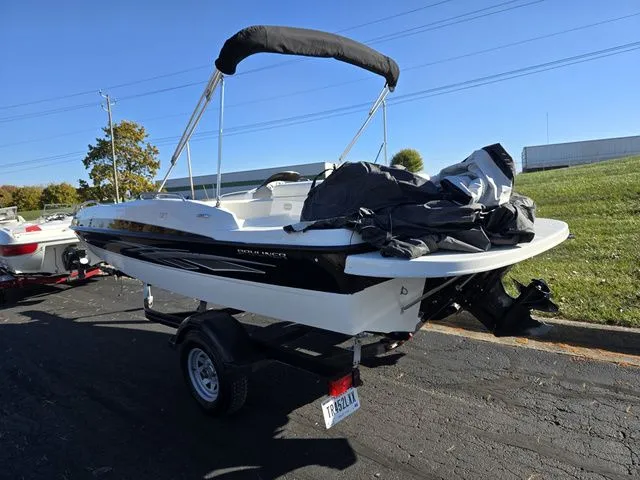 Slide: The Image of Bayliner 197 Deck Boat 2011 - 4