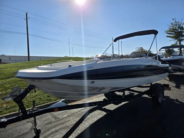 Slide: The Image of Bayliner 197 Deck Boat 2011 - 6