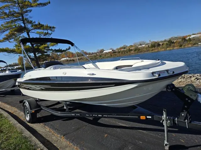 Slide: The Image of Bayliner 197 Deck Boat 2011 - 9