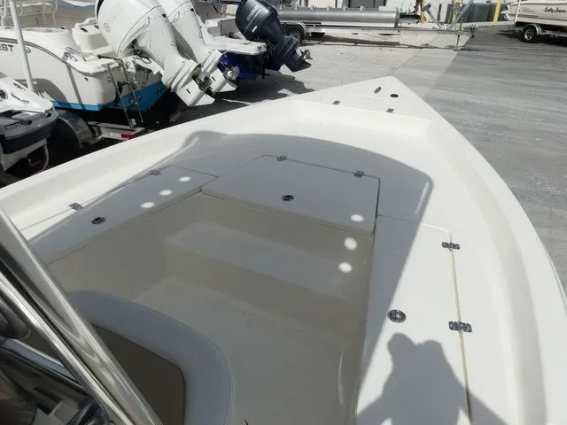 Slide: The Image of Bulls Bay 2200 XS 2026 - 11