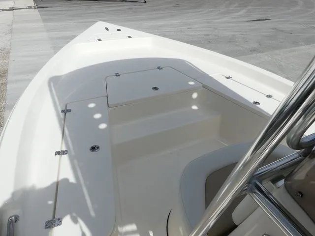 Slide: The Image of Bulls Bay 2200 XS 2026 - 12