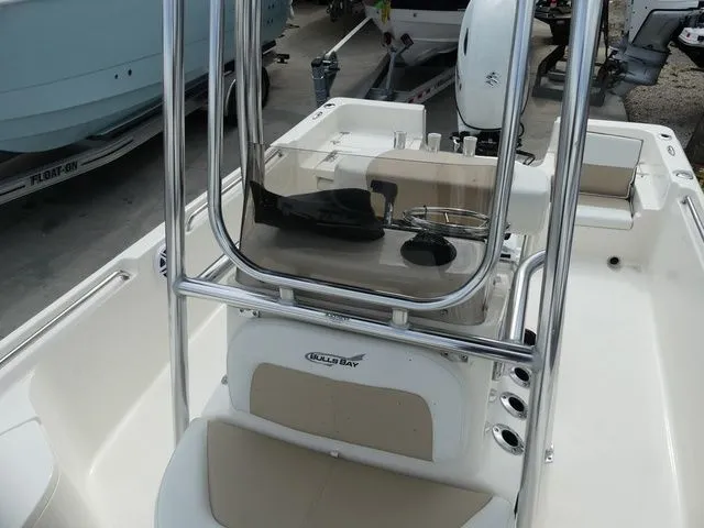 Slide: The Image of Bulls Bay 2200 XS 2026 - 14