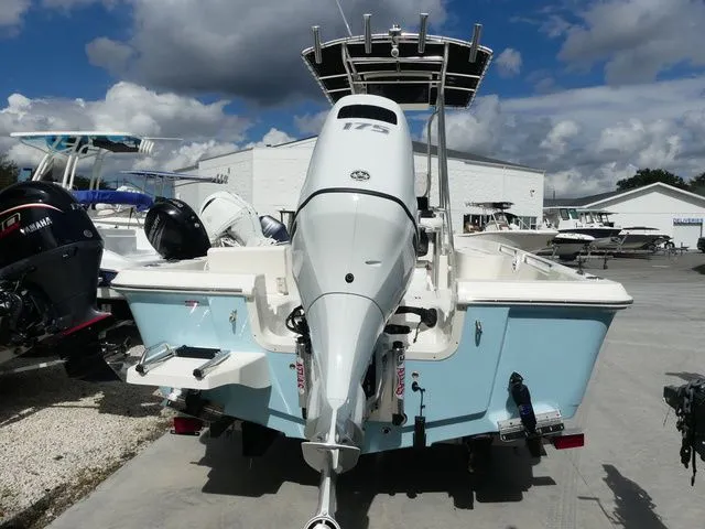 Slide: The Image of Bulls Bay 2200 XS 2026 - 4