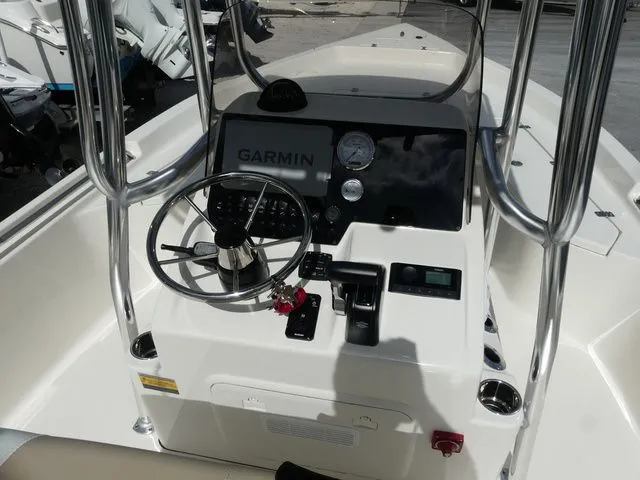 Slide: The Image of Bulls Bay 2200 XS 2026 - 7