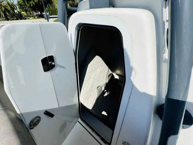 Slide: The Image of Sea Fox 228 Commander 2021 - 13