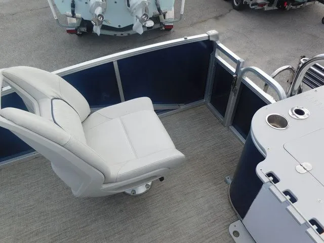 Slide: The Image of Avalon Catalina Rear Fish 23 FT 2023 - 14