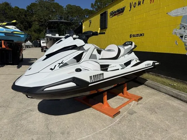 Slide: The Image of Yamaha VX Cruiser HO 2024 - 4