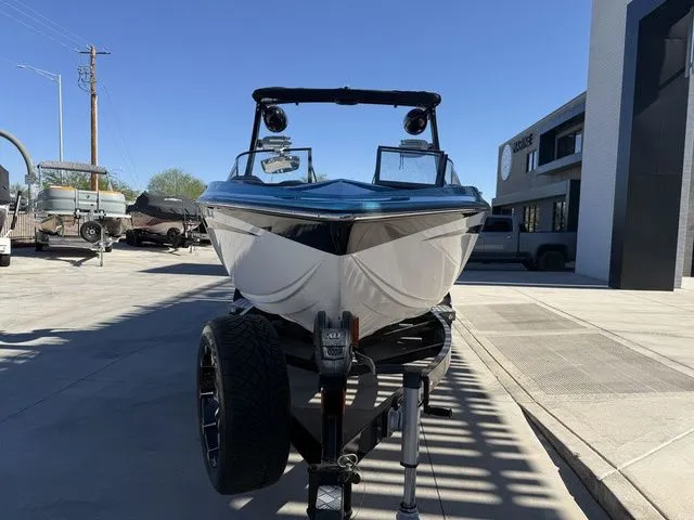 Slide: The Image of Tige Z3 2018 - 3