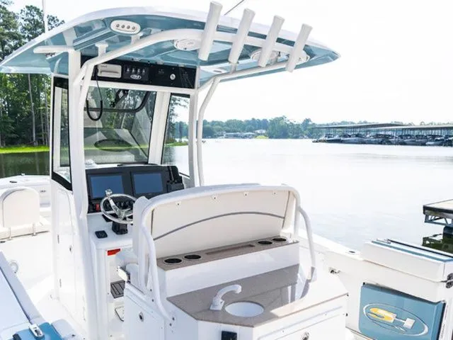 Slide: The Image of Sea Hunt Ultra 275CB 2026 - 3