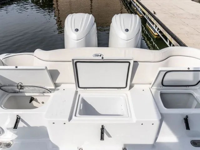 Slide: The Image of Sea Hunt Ultra 275CB 2026 - 7