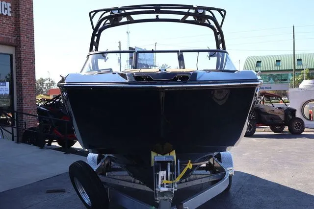 Slide: The Image of Yamaha 255XD - BLACK 2026 - 10