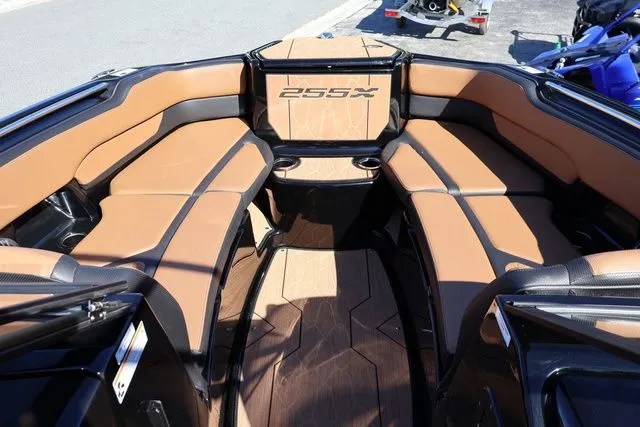 Slide: The Image of Yamaha 255XD - BLACK 2026 - 12