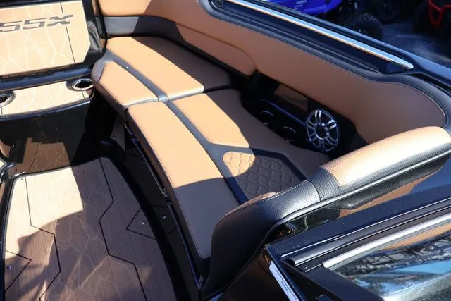 Slide: The Image of Yamaha 255XD - BLACK 2026 - 13