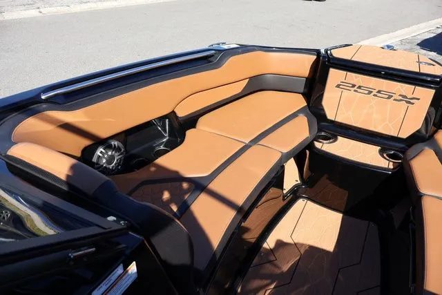 Slide: The Image of Yamaha 255XD - BLACK 2026 - 14