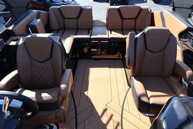 Slide: The Image of Yamaha 255XD - BLACK 2026 - 15