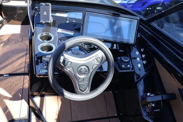 Slide: The Image of Yamaha 255XD - BLACK 2026 - 18