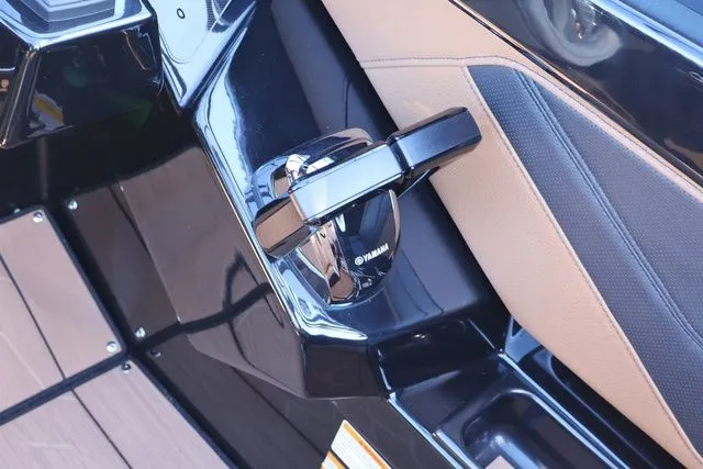 Slide: The Image of Yamaha 255XD - BLACK 2026 - 19