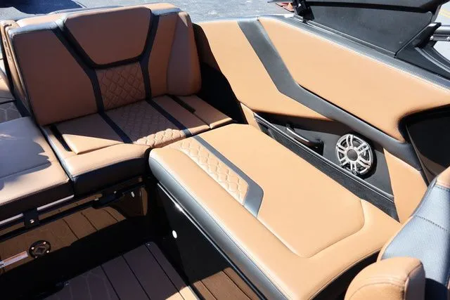 Slide: The Image of Yamaha 255XD - BLACK 2026 - 22