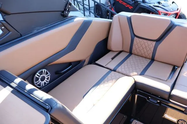 Slide: The Image of Yamaha 255XD - BLACK 2026 - 23