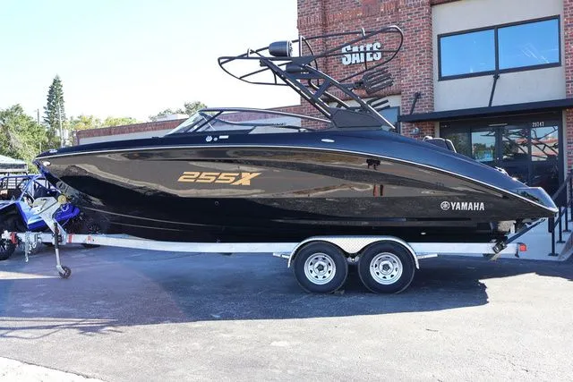 Slide: The Image of Yamaha 255XD - BLACK 2026 - 3