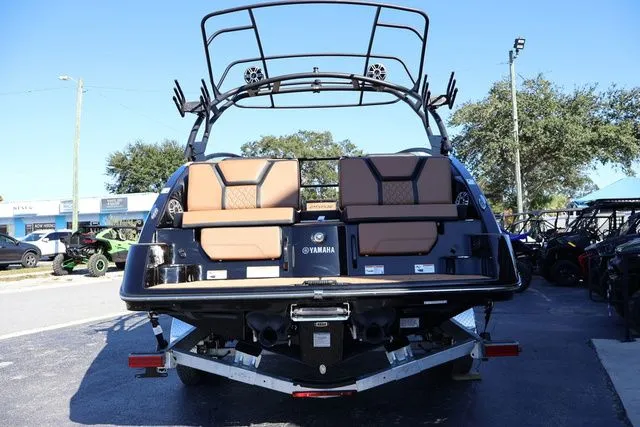 Slide: The Image of Yamaha 255XD - BLACK 2026 - 5