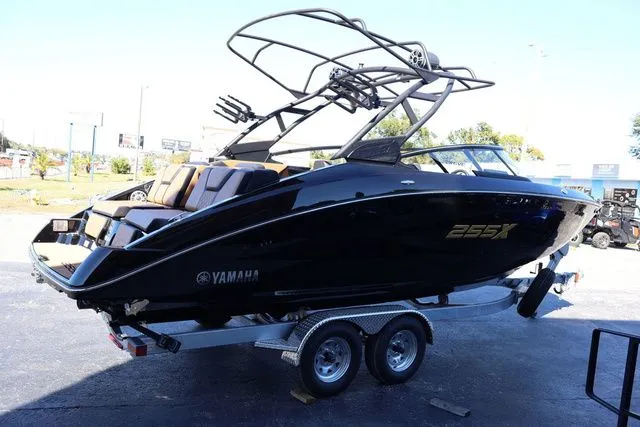 Slide: The Image of Yamaha 255XD - BLACK 2026 - 6