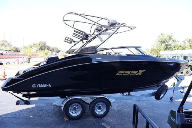 Slide: The Image of Yamaha 255XD - BLACK 2026 - 8