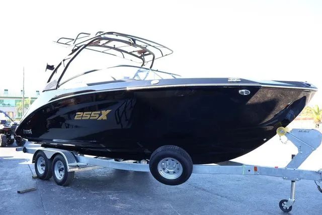 Slide: The Image of Yamaha 255XD - BLACK 2026 - 9