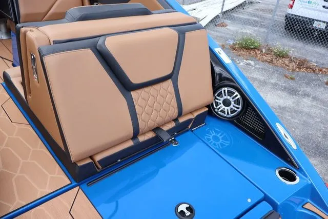 Slide: The Image of Yamaha 255XD - UTOPIA BLUE 2026 - 25