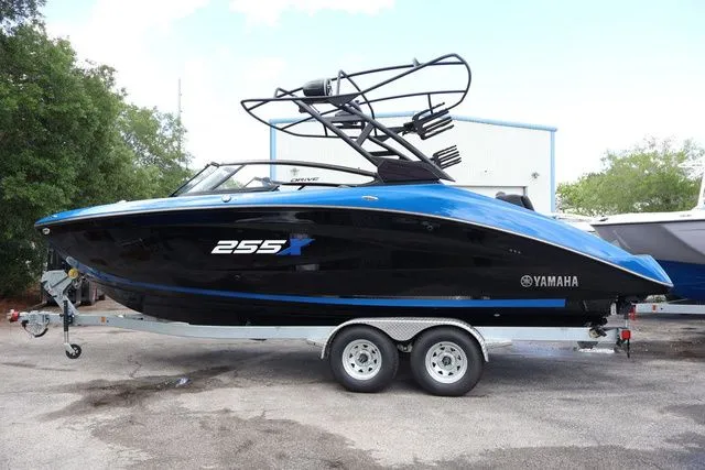 Slide: The Image of Yamaha 255XD - UTOPIA BLUE 2026 - 3